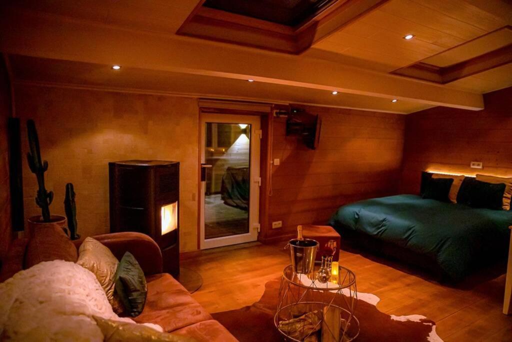 Le Spa Du Cabanon: Cabanon De Luxe Avec Spa Entierement Privatif Aye Eksteriør bilde