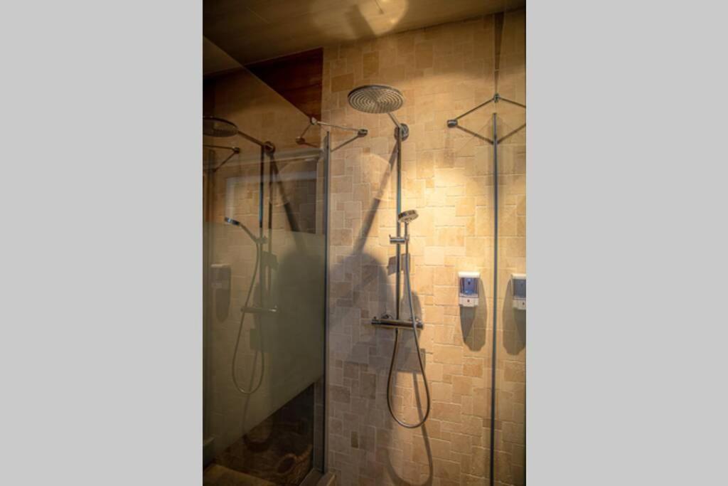 Le Spa Du Cabanon: Cabanon De Luxe Avec Spa Entierement Privatif Aye Eksteriør bilde