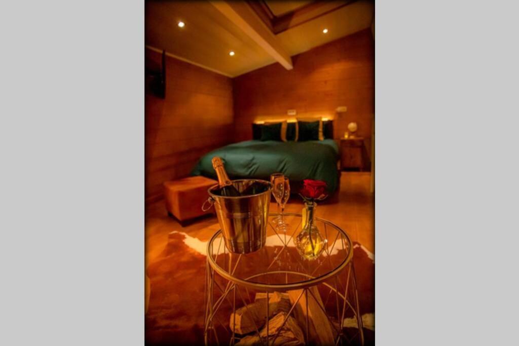 Le Spa Du Cabanon: Cabanon De Luxe Avec Spa Entierement Privatif Aye Eksteriør bilde
