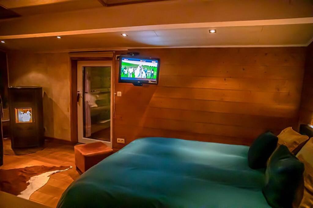 Le Spa Du Cabanon: Cabanon De Luxe Avec Spa Entierement Privatif Aye Eksteriør bilde