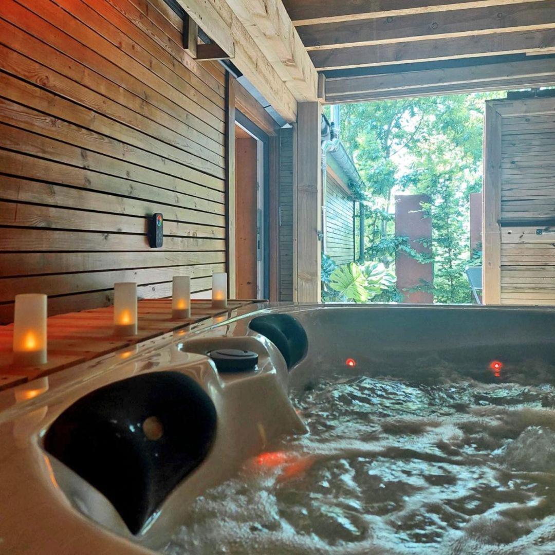 Le Spa Du Cabanon: Cabanon De Luxe Avec Spa Entierement Privatif Aye Eksteriør bilde