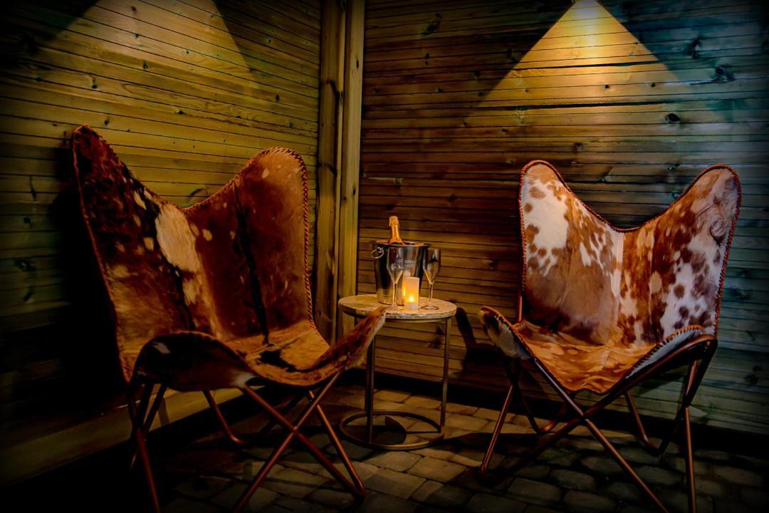 Le Spa Du Cabanon: Cabanon De Luxe Avec Spa Entierement Privatif Aye Eksteriør bilde
